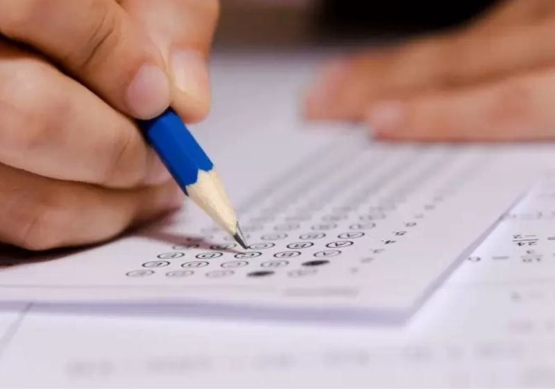 São mais de 129 concursos abertos em todo o Brasil. Há vagas para todos os níveis de escolaridade e os ganhos vão te surpreender! Foto: Reprodução/Adobe Stock.