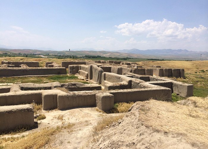 Sítio Arqueológico de Hasanlu, localizado no Irã, foi local de atuação de pesquisa da professora Megan. Foto: Reprodução/Tipadvisor.