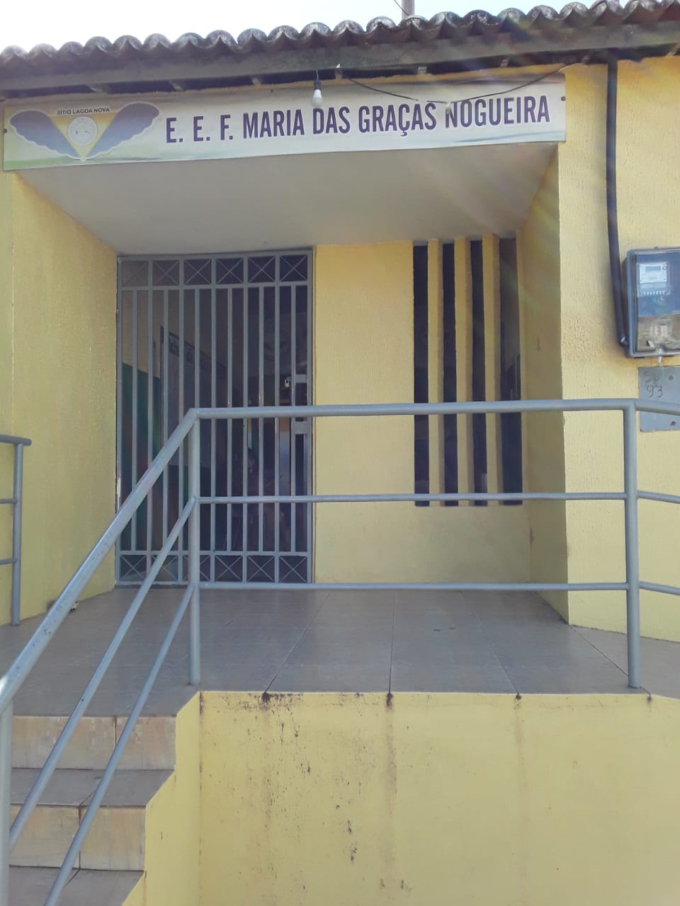 Fachada da escola que adotou a gatinha e os filhotinhos dela - Foto: arquivo pessoal