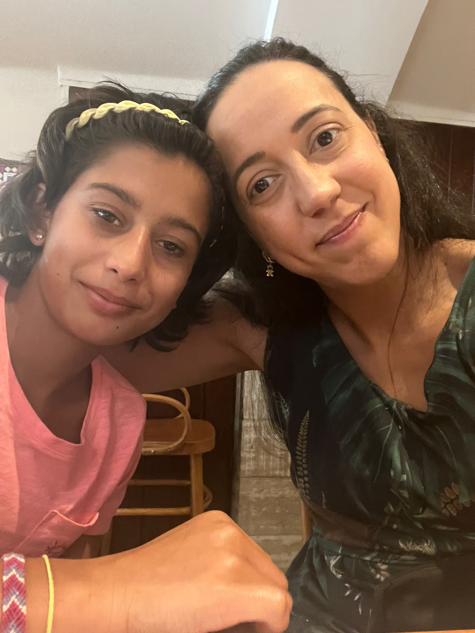 A advogada Camilla com a mais velha dos irmãos adotados - Foto: arquivo pessoal