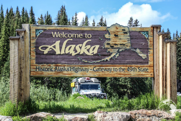 Sérgio e Eleni concluíram o primeiro clico do projeto chegando no Alaska. Foto: Reprodução/Projeto Mundo Cão.