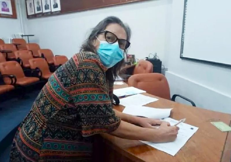 Tereza Cristina, uma cuidadora de 62 anos, se formou em Administração e recebeu o diploma da Universidade Aberta do Piauí (Uapi). - Foto: divulgação / Ascom