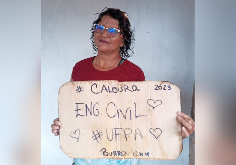 Nazaré trabalha como auxiliar de pedreiro e acaba de ser aprovada em Engenharia. — Foto: Arquivo Pessoal