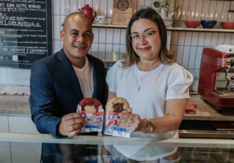 O casal que foi a falência em 2015, hoje fatura mais de 70 mil por mês vendendo cookies! - Foto: Arquivo Pessoal
