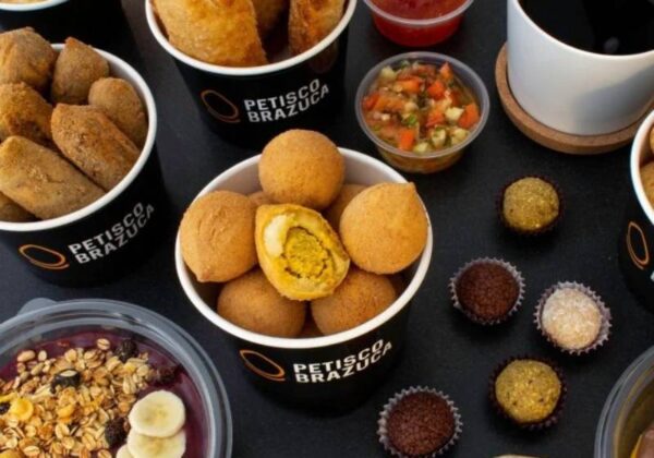 Deliciosas, crocantes e meio arredondadas: é essa a receita para o sucesso de Vanessa e Ricardo. - Foto: Divulgação/Petiscos Brazuca