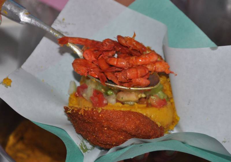 O portal de divulgação da cultura brasileira mostra bens imateriais que compõem os povos do país, como o acarajé da foto acima. - Foto: Rita Barreto/Seturb