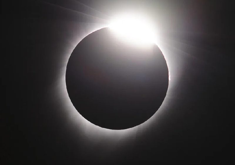 O eclipse solar híbrido será nesta quinta, 20 e poderá ser visto nos países que ficam abaixo da linha do Equador, no Pacífico Sul. Notícia boa: terá transmissão ao vivo pela internet - Foto: Dominic Hart/NASA