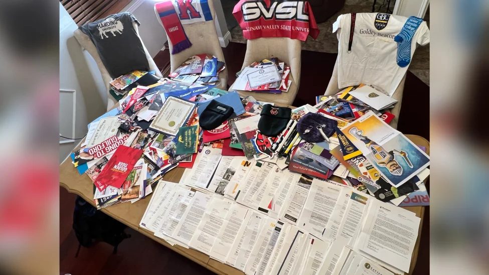 Dennis, aluno do último ano da International High School em Nova Orleans, foi aceito em 170 faculdades e universidades dos EUA - Foto: reprodução / NBC