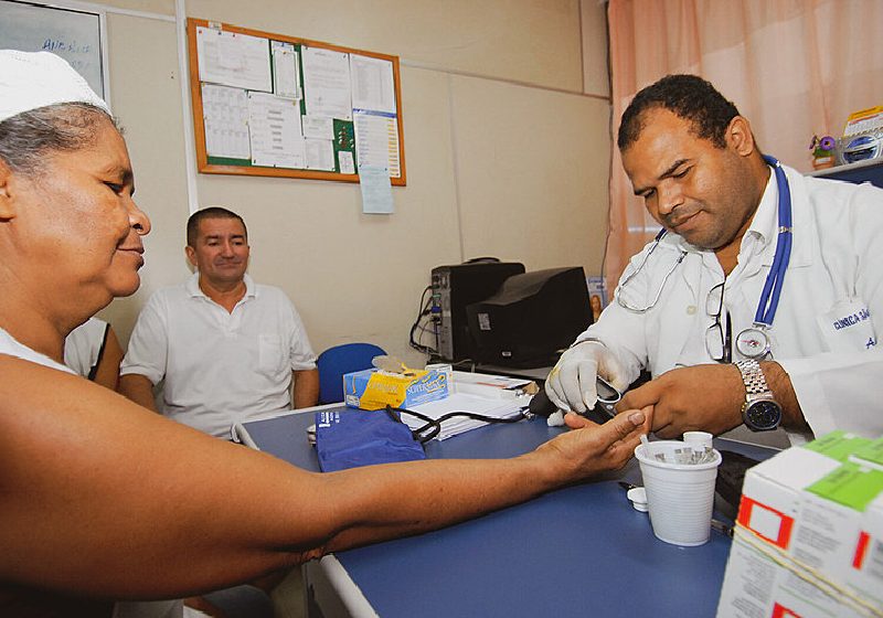O novo edital do programa Mais Médicos vai preencher vagas no Sistema Único de Saúde (SUS) para atendimento em Unidades Básicas de Saúde em áreas distantes do Brasil. - Foto: Agência Brasil