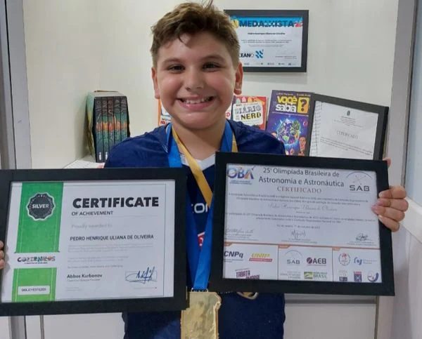 O menino brasileiro é superdotado! Pedro Henrique Uliana, de 9 anos, foi selecionado para Olimpíada de Matemática em Nova York. - Foto: Divulgação