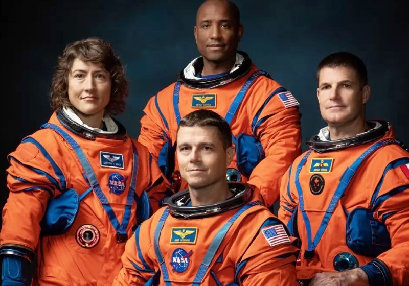 Os quatro tripulantes nomeados pela NASA para a missão Artemis II, entre eles uma mulher e um astronauta preto - Facebook/NASA