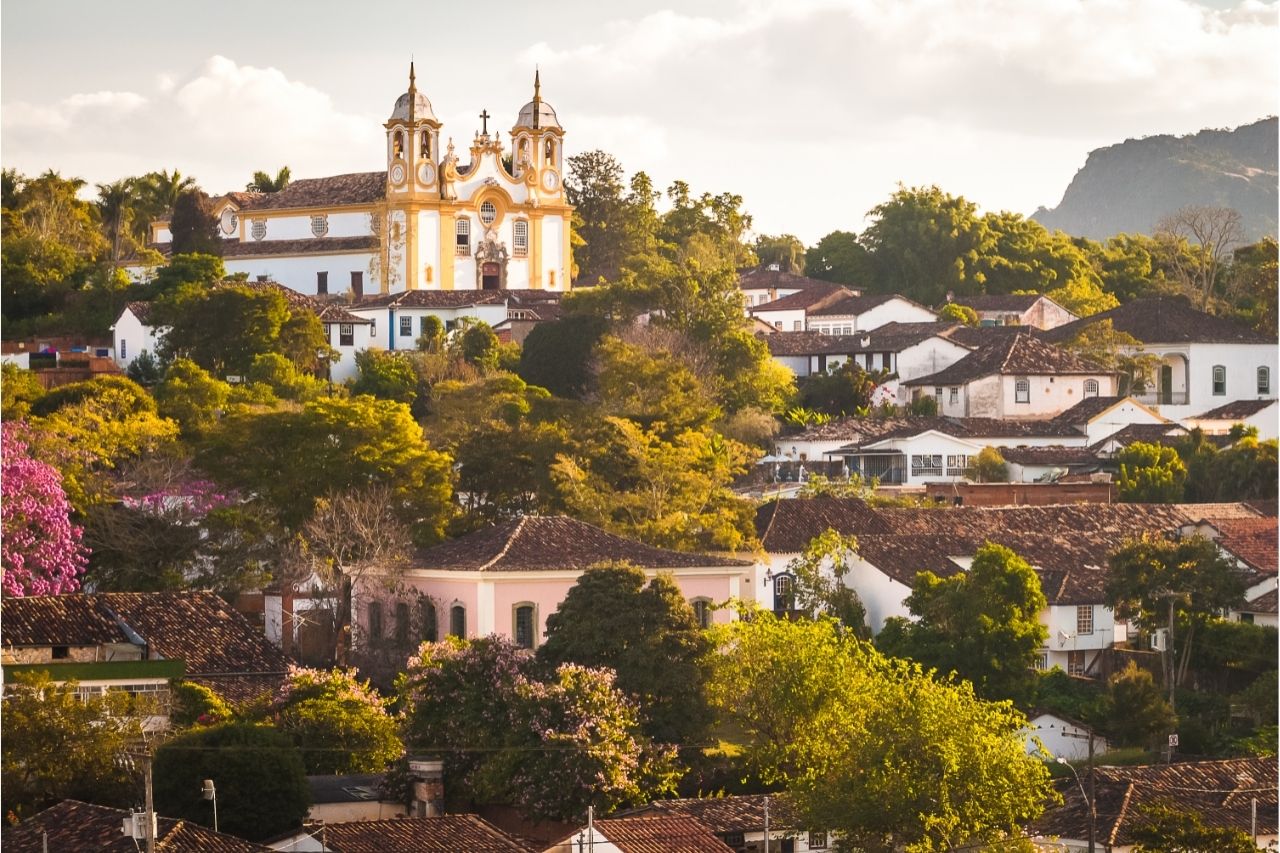 Tiradentes é uma charmosa cidade de Minas Gerais que carrega muita história em seus edifícios! Foto: Reprodução/Assistente de Viagem.com.br