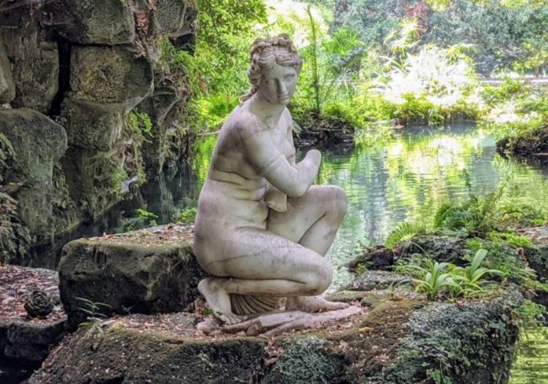 A estátua da deusa romana Vênus foi achada no lixão, no meio de uma fossa da cidade francesa. - Foto: Matteo Panara/Unsplash/Reprodução