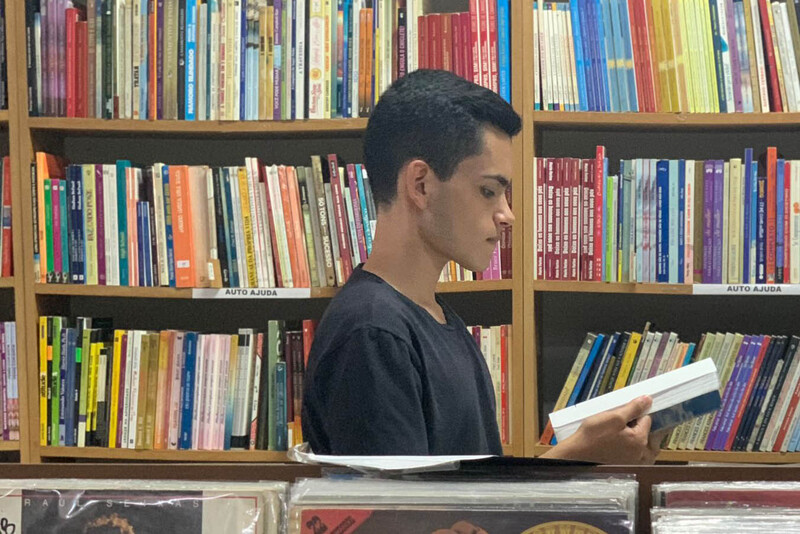 Filho de pedreiro e diarista, Matheus Soares Moretto Aleixo foi aprovado no programa Immerse Education e estudará por um período em Oxford. - Foto: SEED