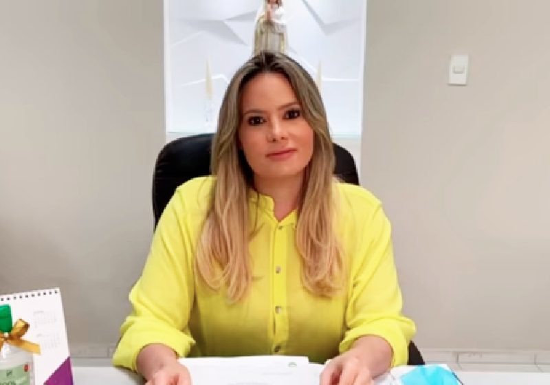 A prefeita de Nova Russas, Giordanna Mano, reduziu o próprio salário está sendo aplaudida nas redes sociais. - Foto: divulgação