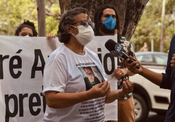 Dona Maria do Carmo fala à imprensa em defesa de seu filho - Foto: Arquivo pessoal