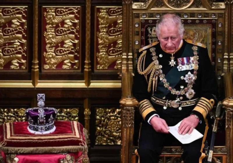 Rei Charles será a principal atração de uma cerimônia cheia de pompa e tradição da família britânica. - Foto: AFP