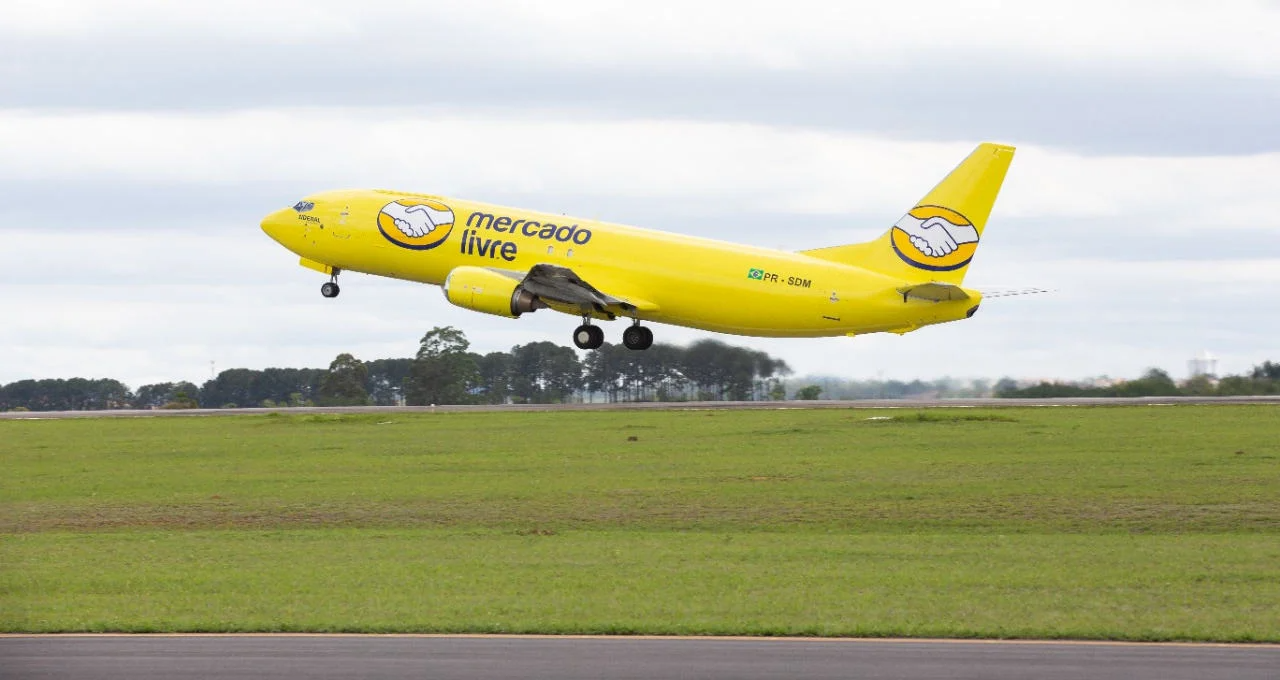 Outra estratégia da empresa é aumentar a frota aérea no Brasil. Hoje, o Mercado Livre já conta com ao menos 10 aviões para entregas expressas. Foto: Reprodução/Airway.