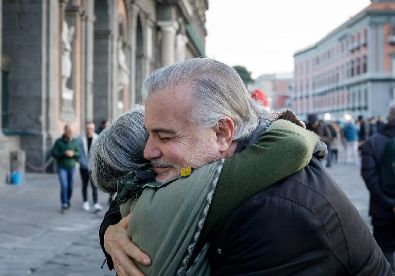 Aproveite do Dia do Abraço! Ele libera oxitocina, dopamina e endorfina no corpo, por isso dá uma sensação tão boa. Foto: Gennaro Leonardi/Pixabay