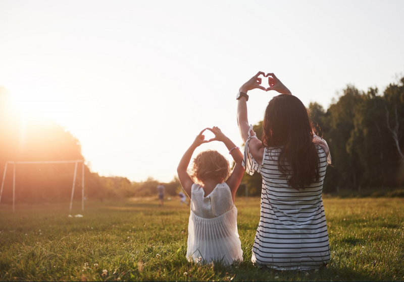 Mães famosas e anônimas, mulheres que têm um poder inexplicável da natureza e nós as reverenciamos aqui! Obrigado, suas lindas! - Foto: Reprodução/@standret/Freepik.