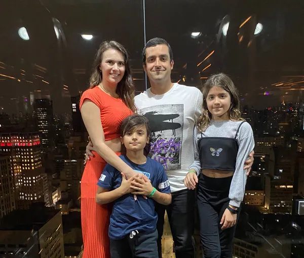 O minigênio brasileiro com os pais em Jundiaí, São Paulo - Fotos: Luiz Biondi/Arquivo Pessoal