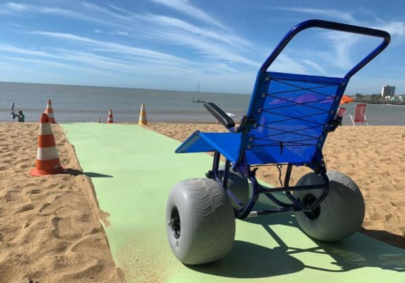 No Brasil são mais de 30 praias com acessibilidade para os turistas com pouca ou nenhuma mobilidade. Veja a lista. - Foto: reprodução