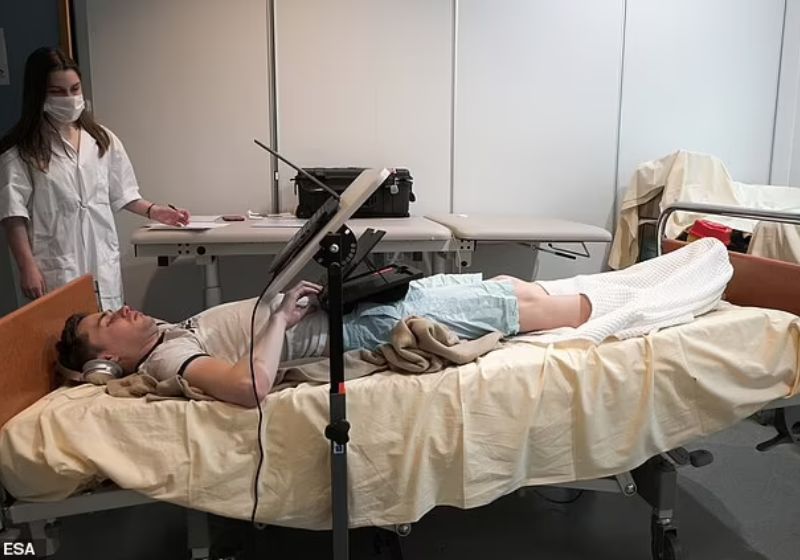 A Agência Espacial Europeia selecionou 12 voluntários para ganhar dinheiro deitado e participar de um estudo - Foto- ESA