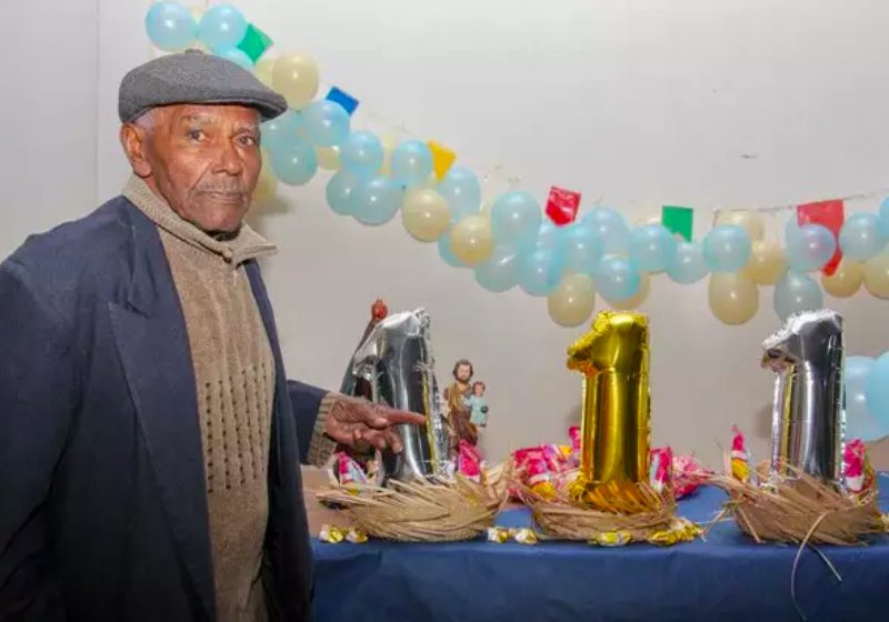 Seu Antônio, o benzedeiro criou 9 filhos depois da morte da mulher, faz questão de manter o humor e a memória ativa - Foto: Juliano Almeida / Campo Grande News