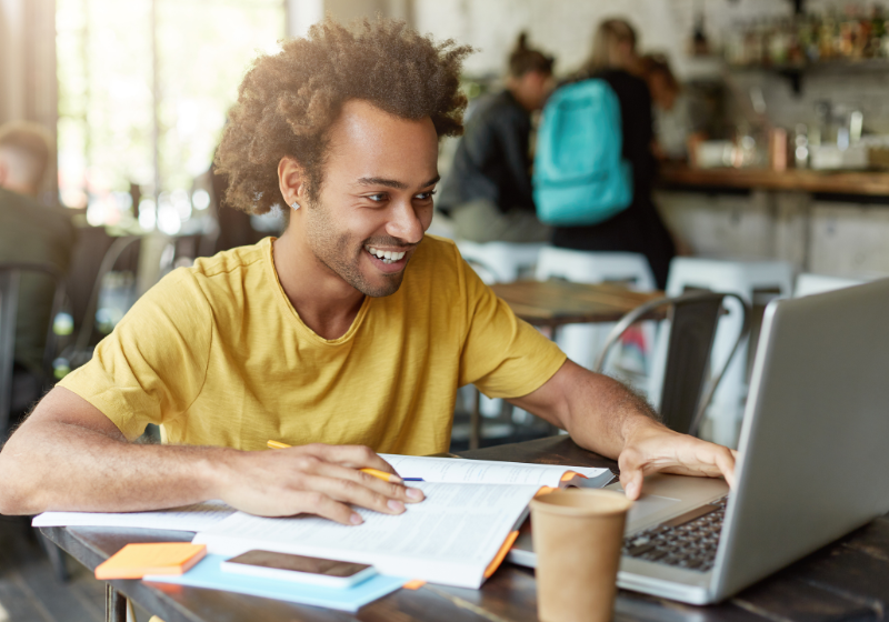 A iniciativa da Fiocruz com a Unicef, abre vagas para um curso gratuito sobre saúde mental de adolescentes, atingidos pela depressão. - Foto: Reprodução/Freepik.
