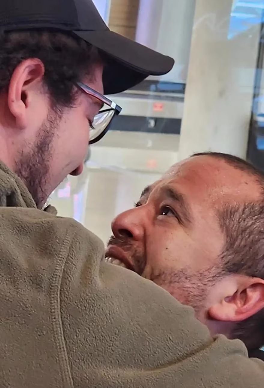 Scott foi recebido por quase duas dezenas de familiares no aeroporto de Concepción, no Chile - Foto: Instagram/nosbuscamoscl