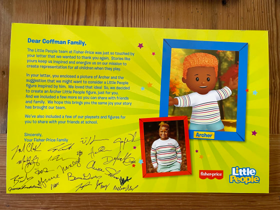 A Fisher Price, fábrica famosa de brinquedos infantis, enviou para Archie um boneco feito especialmente para ele! Foto: Reprodução/Nick Coffman.