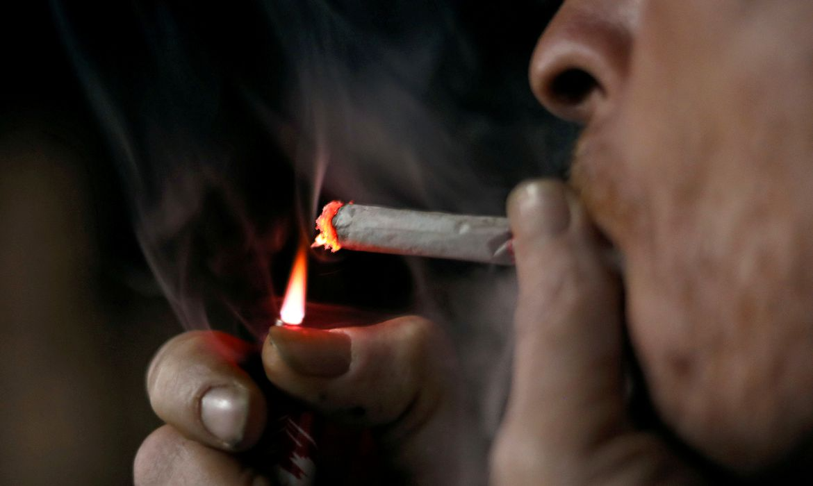 No Brasil, quase 40% dos brasileiros que fumam consomem 11 ou mais cigarros por dia. Foto: Reprodução/Mohamed Abd El Ghany (Reuters).