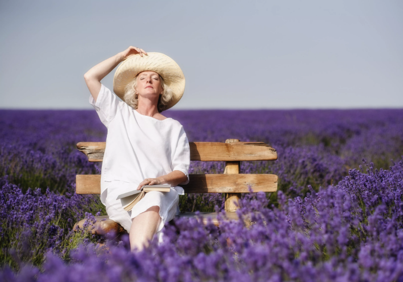 Além de deixar o ambiente cheiroso e agradável, a lavanda também ajuda a melhorar o sono de mulheres na menopausa. Entenda. - Foto: Pixabay