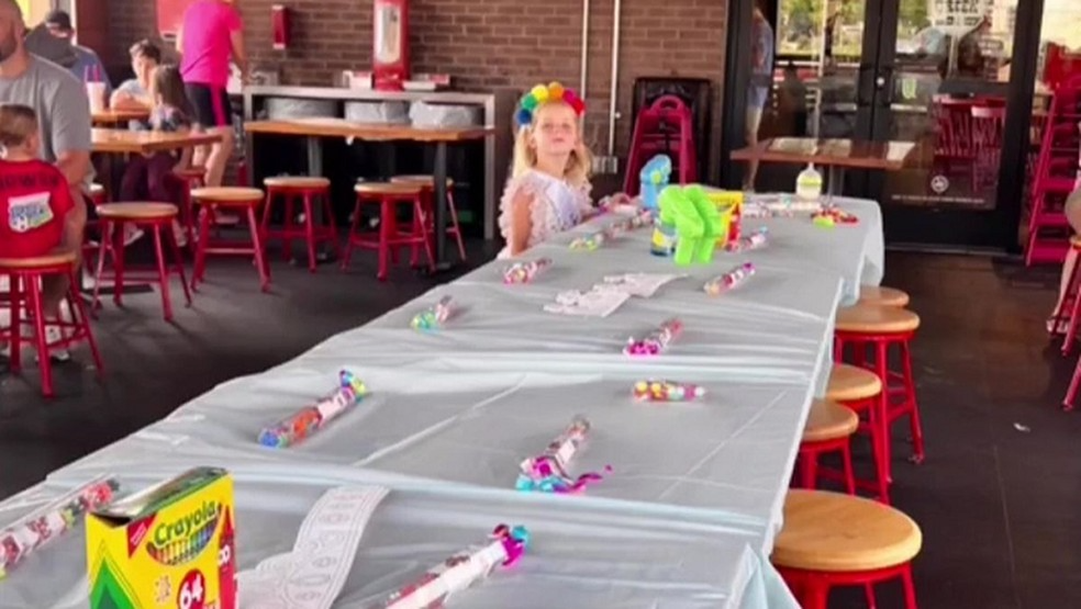 A pequena Willa estava toda ansiosa para sua festinha de 5 anos, mas ninguém apareceu. O que ela não esperava é que sua festa, em poucos minutos, viraria um sucesso! Foto: Reprodução/Arquivo pessoal.