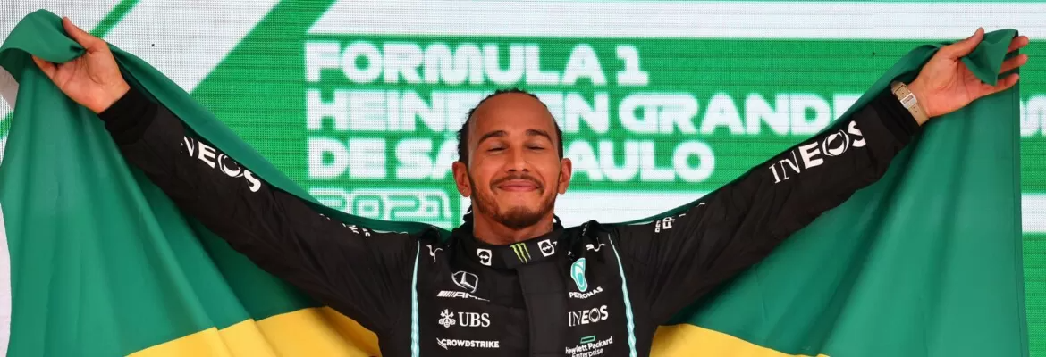 Lewis Hamilton, além de ser um ótimo piloto, também é famoso por sempre se posicionar em defesa das minorias. Foto: Reprodução/Mercedes.