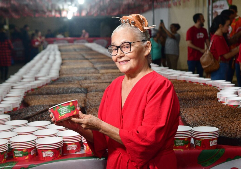 Dona Maria do Bolo foi a grande responsável por produzir o Pé de Moleque gigante - Foto: Ademar Filho