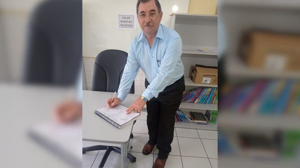 Depois de assinar a folha de ponto pela última vez, a surpresa veio! Foto: Reprodução/Arquivo pessoal.