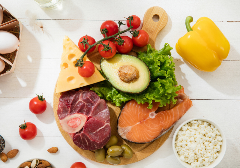 Em uma dieta, menos proteína pode ser uma ótima estratégia para atingir a juventude do seu metabolismo, o chamado elixir da juventude - Foto: Reprodução/Feepik.