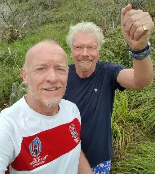 Milionário Chris Brown é um dos sortudos. Ele desistiu da viagem após pagar US$ 10 mil para a expedição, junto com o seu amigo Hamish Harding, 58 anos, que está entre os cinco desaparecidos. - Foto: Facebook/Reprodução/ND