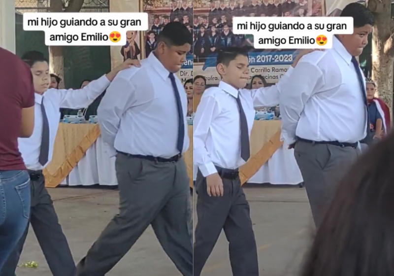 O menino ajuda outro estudante cego durante a formatura mostrando a lealdade entre eles. - Foto: reprodução TikTok