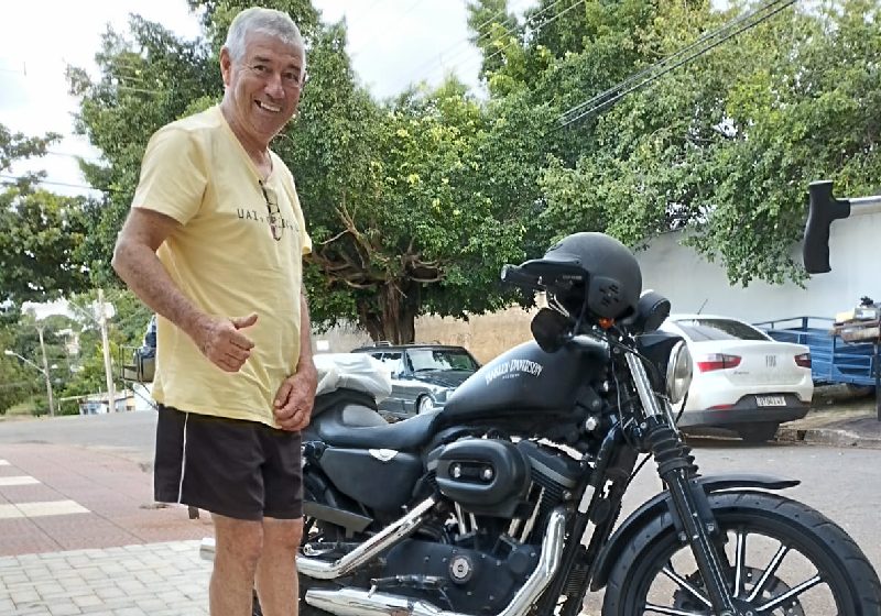 O empresário Paulo Camargo comemora: após ficar com um lado do corpo paralisado por causa de dois AVCs, ele foi tratado com CBD em Goiânia, voltou a andar e a fazer planos - Foto: arquivo pessoal