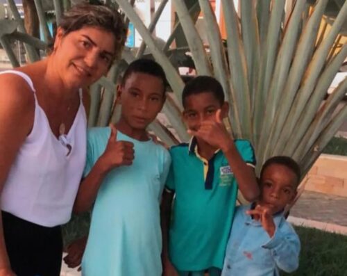 Baiana adota filhos de amiga para que crianças não fossem separadas em orfanato — Foto: Acervo pessoal