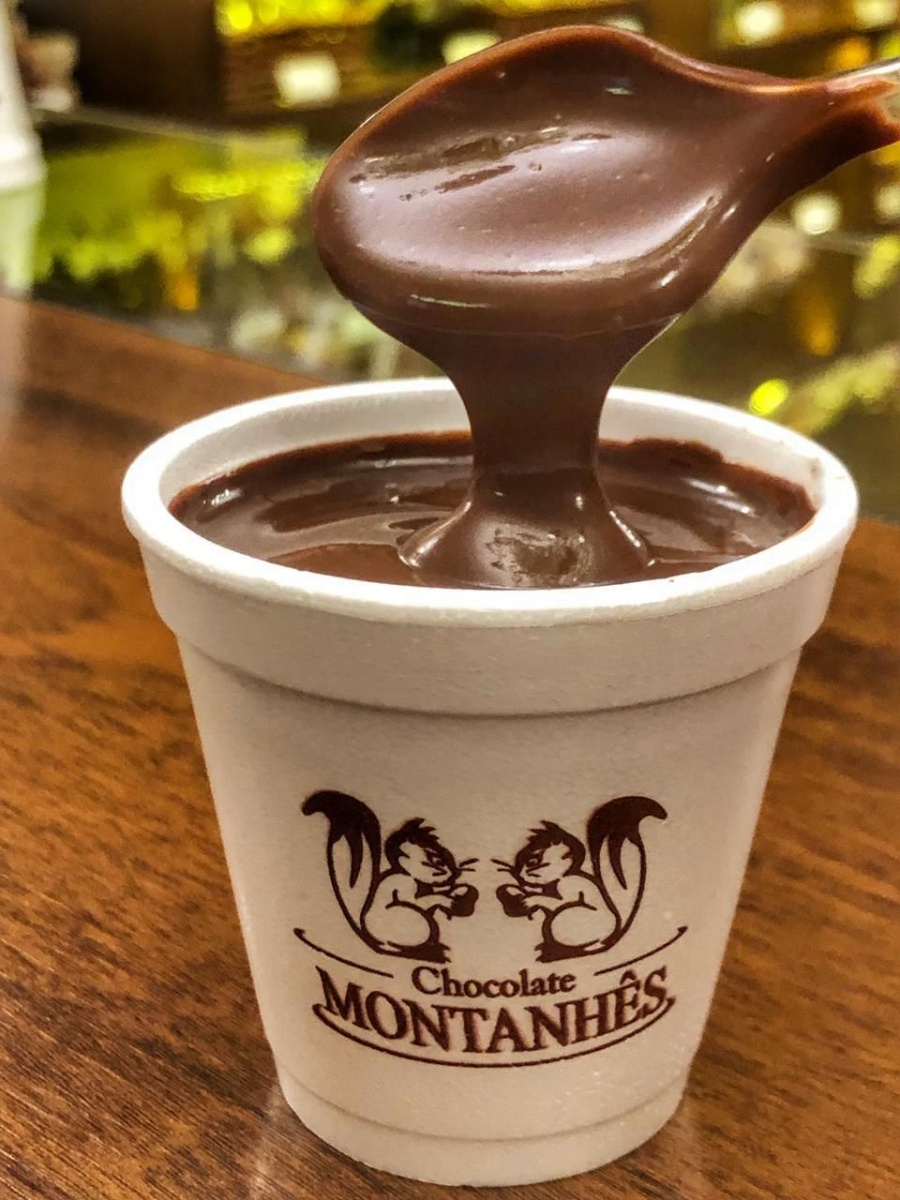 O chocolate quente do Montanhês é perfeito para espantar o friozinho de Campos do Jordão. Foto: Reprodução/Revista Gula.