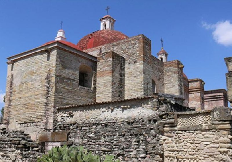 A cidade subterrânea cheia de labirintos foi encontrada sob esta igreja em Mitia, no sul do México - Foto: PROJETO LYOBAA.