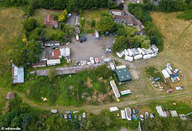 O milionário deixou parte do terreno para Sam aumentar o negócio dele - Foto: w8media