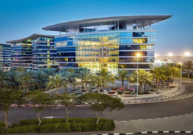 A Zona Franca do Aeroporto de Dubai abriga 1.800 empresas, que procuram talentos estrangeiros. - Foto: Dafza