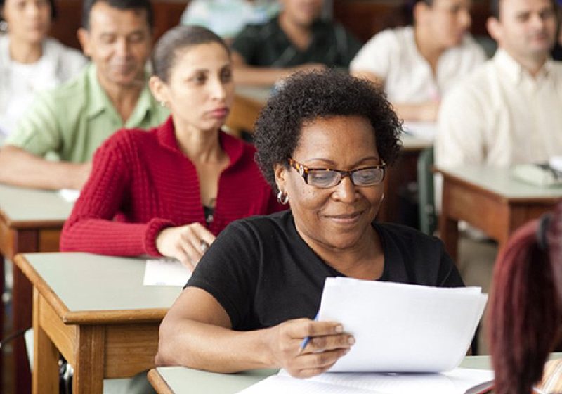 O governo federal vai investir recursos e o EJA vai voltar mais forte para a educação de jovem e adultos que pararam os estudos - Foto: reprodução / Facebook