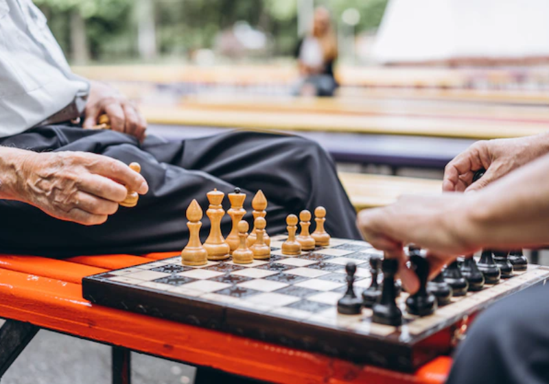 JOGAR XADREZ MELHORA A SAÚDE NEUROLÓGICA E AUMENTA A CAPACIDADE INTELECTUAL  - Rainha da Paz