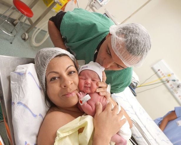 A mãe Eunice com seu bebê - Foto: HCMRioPreto