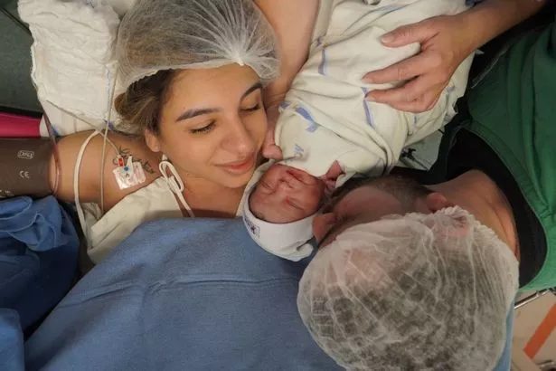 A filha de Eunice, Milena, com seu bebê - Foto: HCMRioPreto